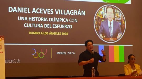 Leyenda deportiva llama en la UAT a los jóvenes a construir una cultura del esfuerzo más allá de las carencias