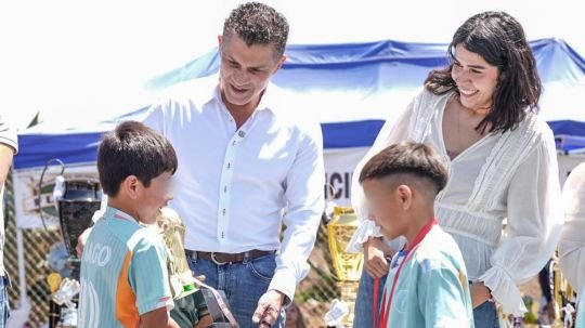 Encabezan Alfonso Sánchez García y presidenta de Tlaxco premiación de la liga de futbol infantil y juvenil