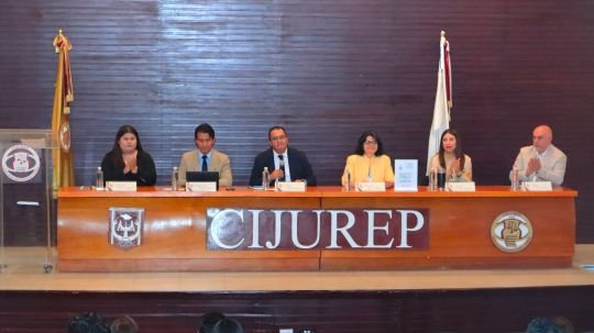 Presentan en el CIJUREP-UATx el libro Las primeras constituciones estatales de México 1824-1827