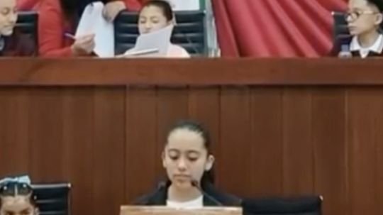 Destaca participación de Frida Victoria Flores Rodríguez en Congreso; pone en alto el nombre de Huamantla