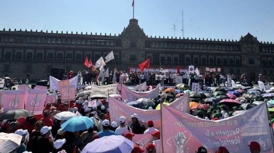 Contingentes de trabajadores comienzan a movilizarse por la marcha del Día del Trabajo