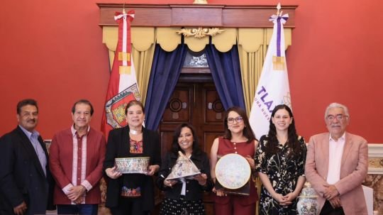 Rinden protesta integrantes del consejo comunitario para la salvaguarda de los procesos artesanales de la talavera
