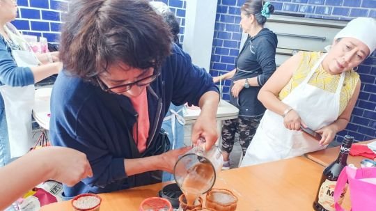 Gobierno de Alfonso Sánchez García capacita a mujeres en coctelería como herramienta de autonomía económica