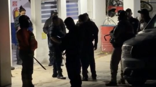 Llegan y golpean a policías en comandancia de Tzompantepec, los uniformados respondieron a machetazos