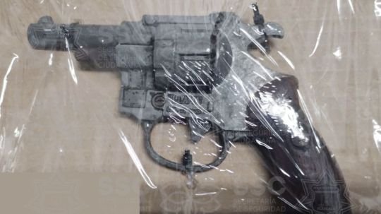 Gobierno del estado en coordinación con la marina, detiene a dos sujetos por portación de arma de fuego