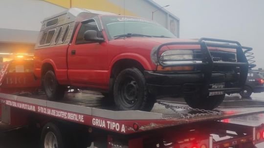 En coordinación interinstitucional, recuperan camioneta con reporte de robo en Huamantla