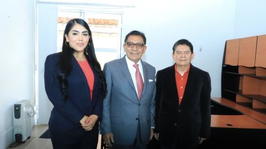 Rector de la UATx da posesión del cargo a nuevos directores de Facultad y UAM