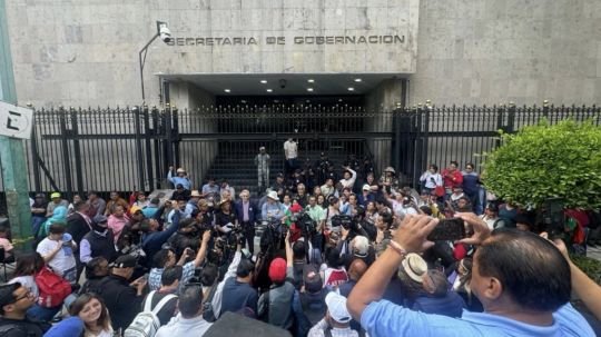 CNTE reanuda diálogo con Segob, SEP e Issste en segundo día del paro nacional