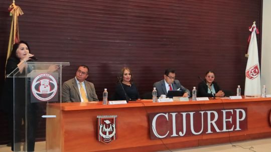 Consolida la UATx espacios de reflexión e investigación para atender problemáticas sociales