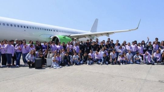 Del asombro de volar a la emoción de tocar el mar: 65 niñas, niños y adolescentes del CAS viven una experiencia
