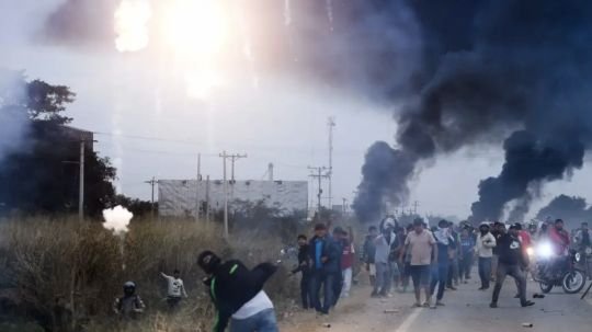 Bolivia: enfrentamiento entre campesinos y policías deja 32 heridos