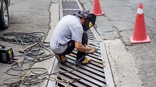 Ayuntamiento de Tlaxcala realiza jornada intensiva de rehabilitación de rejillas para prevenir afectaciones por lluvia