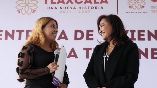 Entrega gobierno estatal acciones de vivienda digna en Tzompantepec