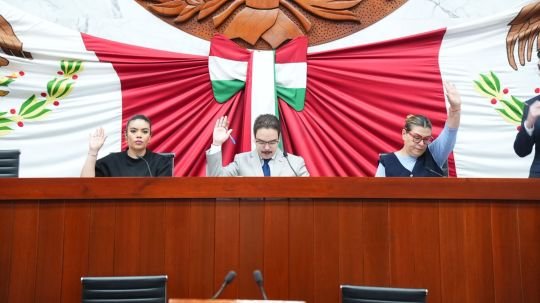 Declara Comisión Permanente concluido expediente de juicio político y extingue Comisión Especial de diputados