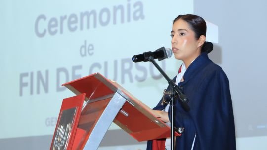 Con paso de la luz y juramento, egresan 83 estudiantes de Enfermería y Obstetricia UATx