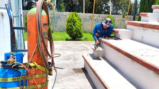 Avanza ayuntamiento de Tlaxcala con la rehabilitación de la cancha de la unidad deportiva Blas Charro Carvajal