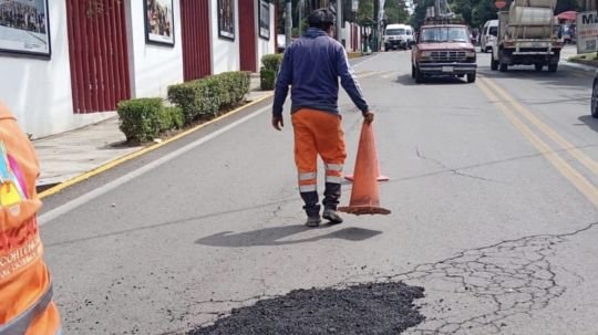 Continúa ayuntamiento de Tlaxcala con acciones de bacheo ahora en prolongación Porfirio Díaz y Calle Universidad