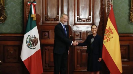 Recibe Sheinbaum al Rey Felipe VI de España en Palacio Nacional; abordan importancia de pueblos originarios