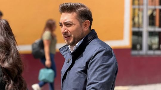 Salvador Santos supervisa obras en calle Abasolo y atiende a vecinos tras las lluvias