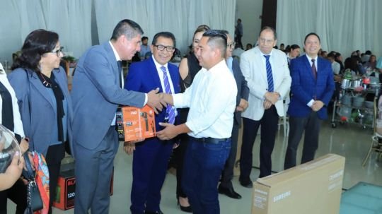 Personal del STEIESET es pieza clave en la misión educativa de la UATx: Rector