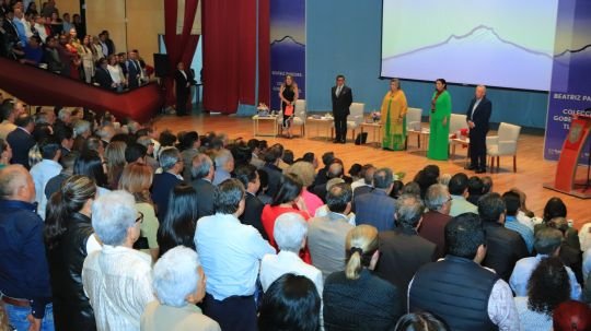 Presentan en la UATx el libro El valor de las palabras. La fuerza de los hechos, de Beatriz Paredes