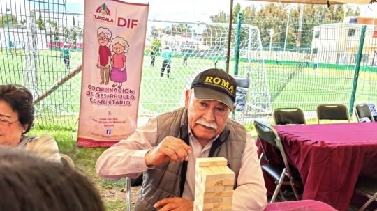 Une SMDIF de Tlaxcala experiencia y juventud en convivencia del equipo Guerreros de Tlaxcala con estudiantes