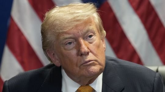 Trump dice que acuerdo provisional para poner fin a guerra con Irán ha terminado; advierte de nuevos ataques