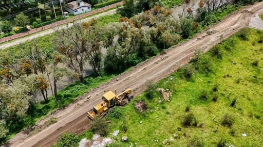 Dirección de obras públicas mejora vialidad en San Esteban Tizatlán para facilitar la movilidad