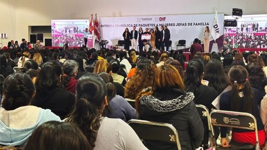 Reconoce Salvador Santos el trabajo del DIF Huamantla en favor de las mujeres jefas de familia