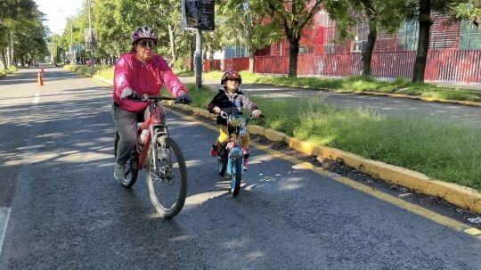Muévete Tlaxcala ha unido a las familias de la capital con paseo de mascotas o andando en bicicleta