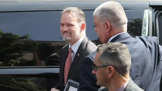 Llegó a Palacio Nacional Jamieson Greer, representante comercial de EU, fuertemente custodiado