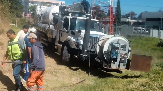 Con camión Váctor, ayuntamiento de Tlaxcala interviene la infraestructura del Cobat plantel 01 para prevenir riesgos