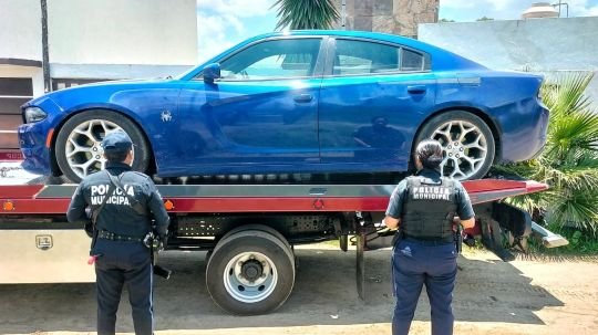 Asegura policía municipal de Tlaxcala vehículo con reporte de robo internacional en San Lucas Cuauhtelulpan