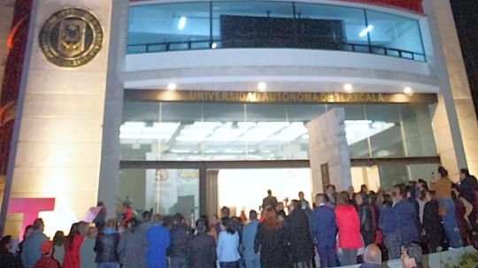 Ilumina UATx su Torre de Rectoría e inicia una nueva etapa de servicio a la comunidad