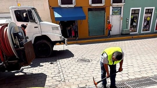 Ayuntamiento de Tlaxcala intensifica limpieza de drenajes ante temporada de lluvias