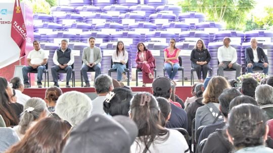 200 familias de Tlaxcala capital fortalecen el abasto de agua con tinacos gracias a gestión de Alfonso Sánchez