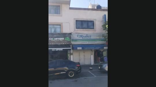 Sujetos armados asaltan casa de empeño a metros de la Presidencia Municipal de Apizaco; hay dos heridos