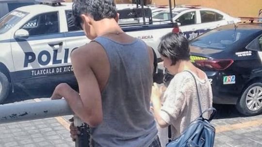 Elementos de la policía municipal de Tlaxcala y de protección civil atienden emergencia de adolescente lesionado