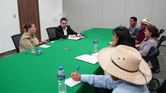 Atienden diputados a comisión de productores, ejidatarios y pobladores de Ixtenco