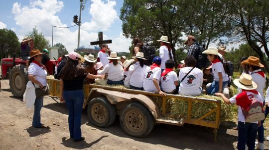 Niñas y niños viven de cerca la tradición taurina durante visita a la ganadería Rancho Seco