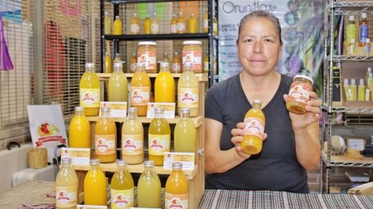 Desde el mercado de artesanos de la capital Guarda Frutz acerca a la ciudadanía productos elaborados a base de frutas