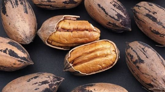 China impone aranceles de hasta 51.6% a nueces pecanas de México