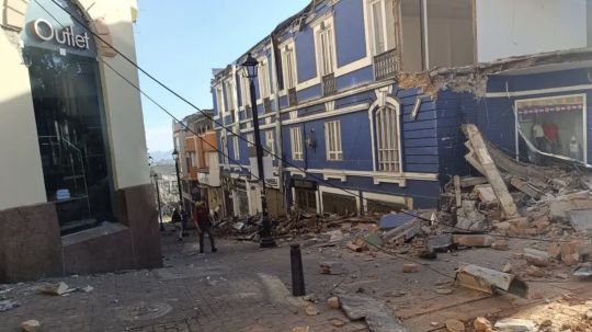 Terremoto de 7.4, el mayor en una década, golpea Colombia y deja al menos 77 muertos y cientos de heridos