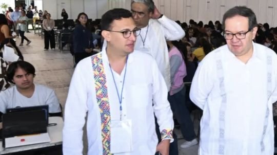 Rector de la UNAM analiza que examen de ingreso regrese a modalidad presencial