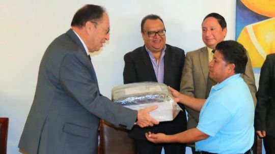 Rector de la UATx reconoce esfuerzo cotidiano de trabajadores de Obras y Mantenimiento