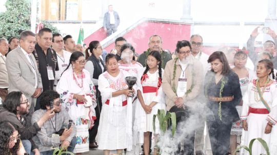 El presidente de Tlaxcala respalda la consulta nacional sobre derechos indígenas y asiste a asamblea en la capital
