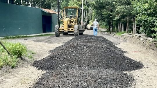 Brigadas de más territorio y menos escritorio mejoran camino en San Esteban Tizatlán