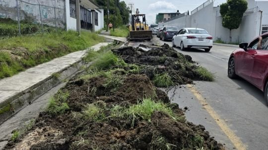 Ayuntamiento de Tlaxcala realiza desazolve en avenida Politécnico Nacional