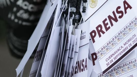 Sheinbaum alerta por ultraderecha y redes de bots para difundir noticias falsas