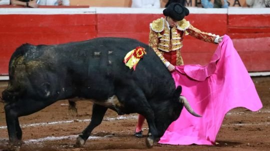 Bruno Aloi sale a hombros y es el máximo triunfador de la corrida de la huamantlada 2026